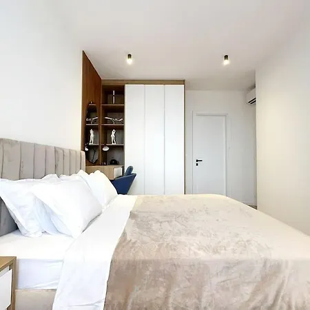 Luxury With King-size Bed And Fast Wi-fi Διαμέρισμα Τίρανα