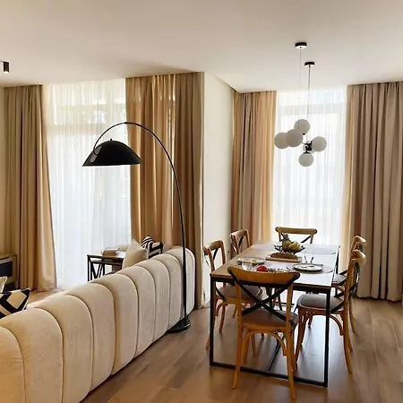 Luxury With King-size Bed And Fast Wi-fi * Τίρανα