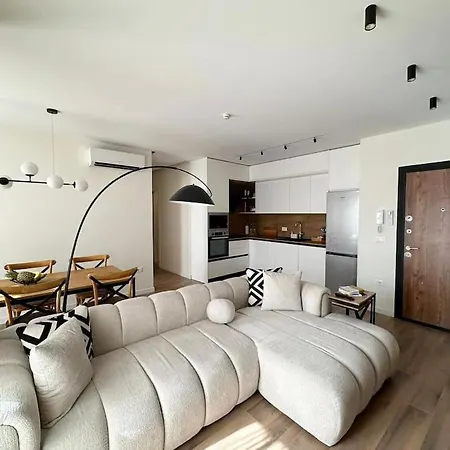 Luxury With King-size Bed And Fast Wi-fi Τίρανα