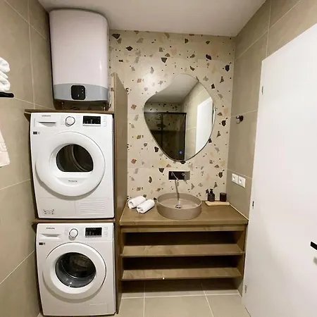 Luxury With King-size Bed And Fast Wi-fi * Τίρανα