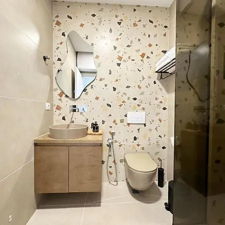 Luxury With King-size Bed And Fast Wi-fi Διαμέρισμα Τίρανα